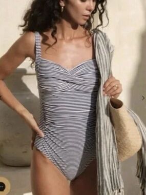Nip Tuck Swim Sorrento Stripe Joanne one-piece swimsuit Sz 8 tummy control